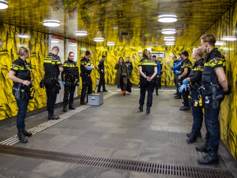 Grootschalige controle metrostations